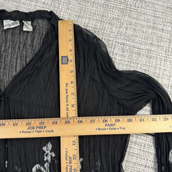 Chicos Top Black White Floral Sheer Crinkle V Neck Button Up Size 1 Small - Picture 5 of 10